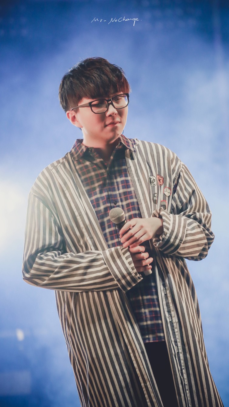 毛不易——雾里低头，浅笑温和。