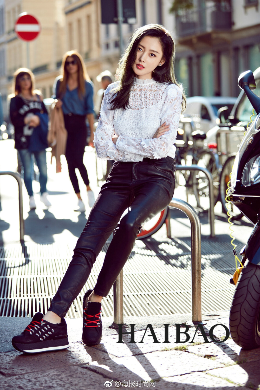 2017海报时尚网十月街拍：张天爱（我们太子妃✧( ≖ ◡ ≖✿)）