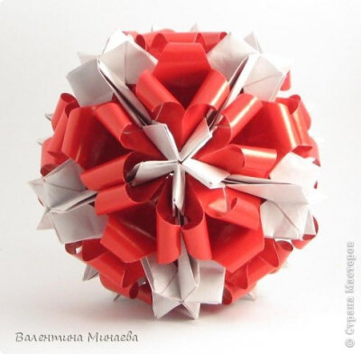 01 Name: Curly tulip
Designer: Valentina Minayeva
Parts: 30
Paper: 10,0 x 10,0
10,0
with glue AND...