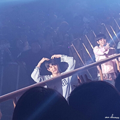 裴珍映走钻石路吧❤