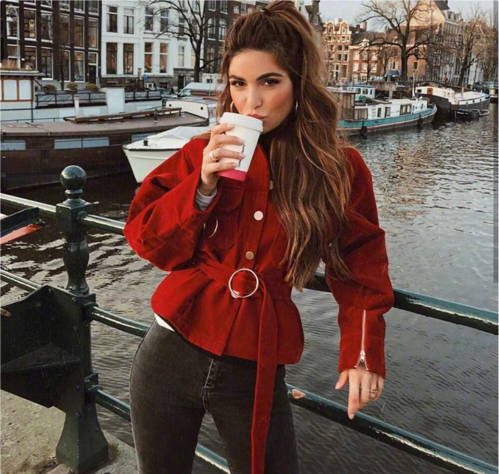 荷兰时尚博主negin_mirsalehi 爱搭配 , 爱自拍时髦的乐趣生活 ! ​​​