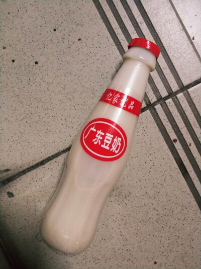 广东豆奶
传统的味道，感觉比维他奶还好喝