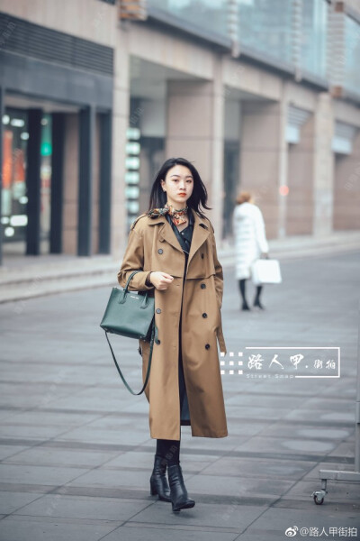 卡其撞墨绿