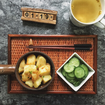 2018.1.19早餐记录：蜂蜜百香果茶+煎土豆+炒黄瓜 ​​​