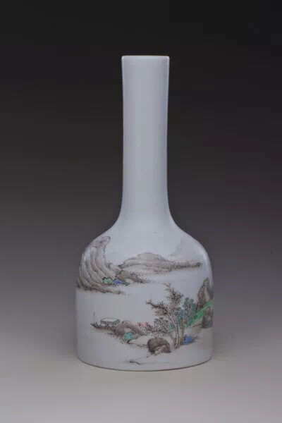 清雍正 珐琅彩山水人物摇铃尊
H:23cm