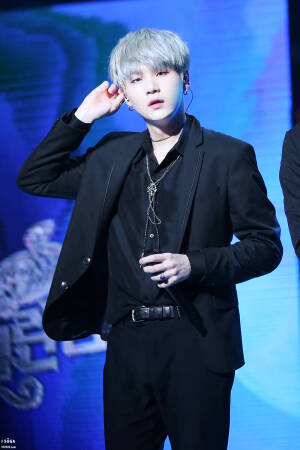 防弹少年团〔BTS〕闵玧其  SUGA