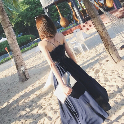 背影 长裙 沙滩