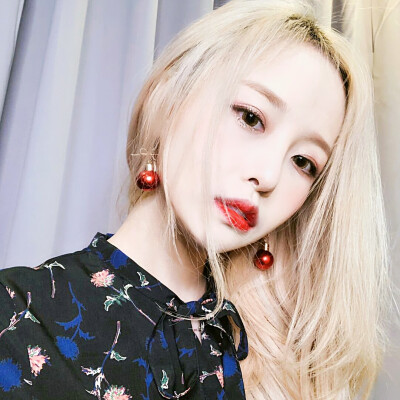 头像. 【关注☞ 髙雨軒°】