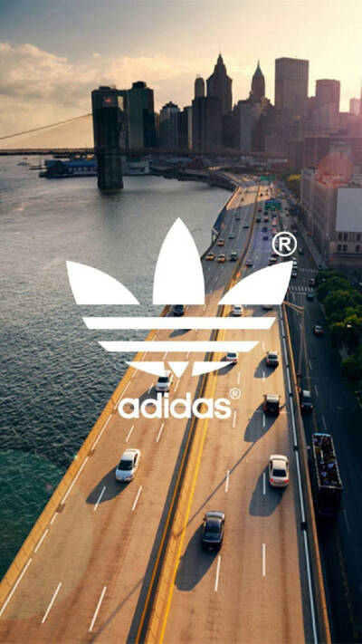 Adidas。