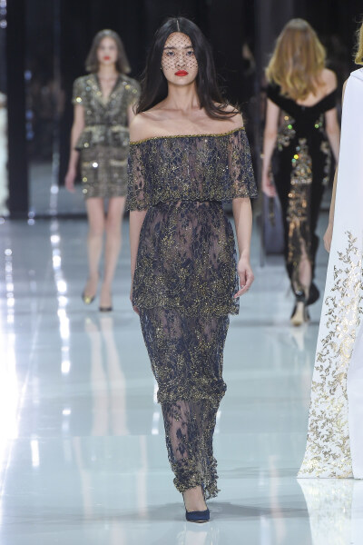 Ralph & Russo 于巴黎高定时装周发布2018春夏高定系列