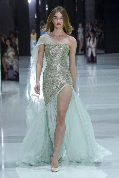 Ralph & Russo 于巴黎高定时装周发布2018春夏高定系列