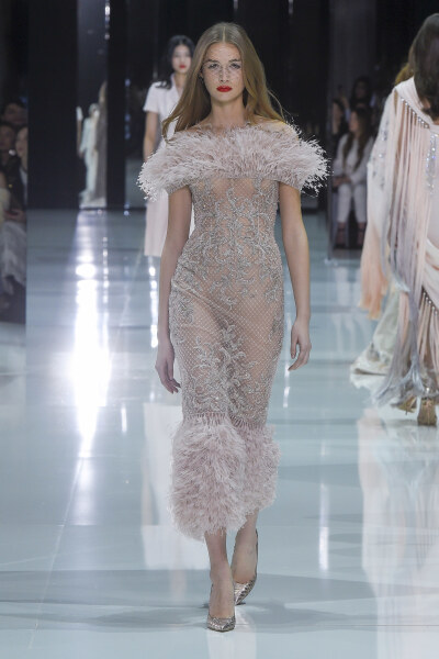 Ralph & Russo 于巴黎高定时装周发布2018春夏高定系列