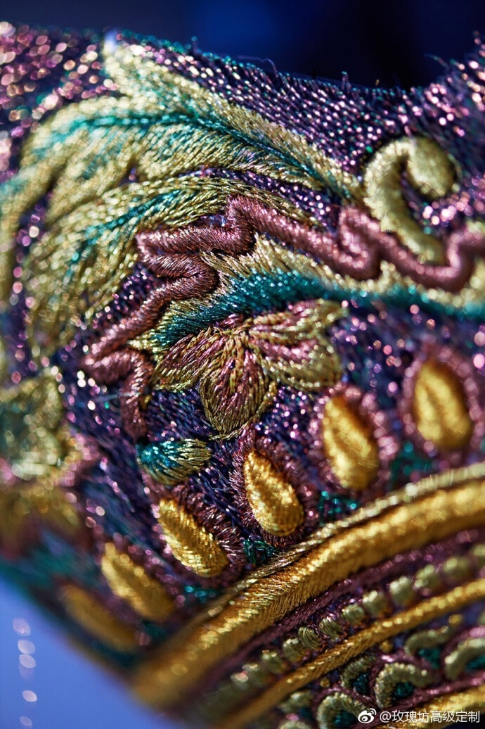 服装装饰工艺，刺绣。