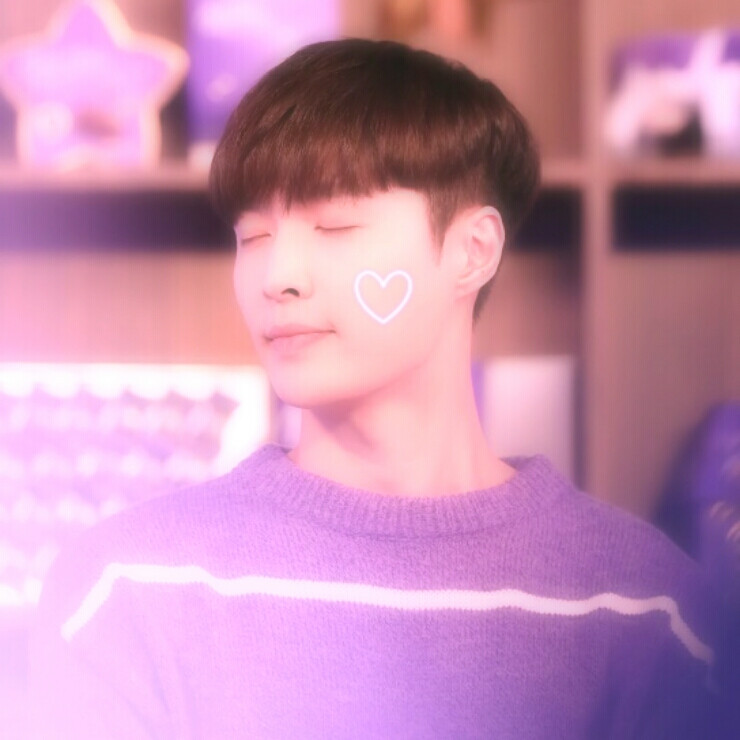  < 张艺兴>头像，紫色妙卡巧克力，自截调/喜欢收藏，抱图点赞.禁二改.二传，标明出处/by江娱
