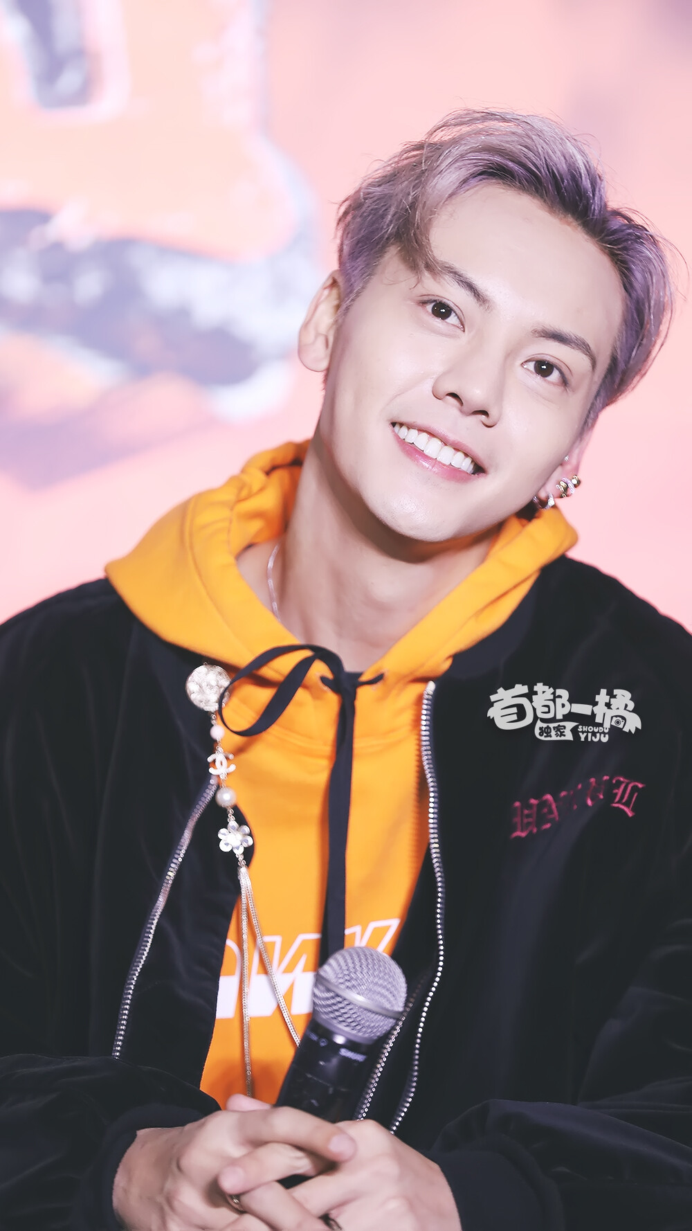 【陈伟霆 William Chan】180123 HBDC 热血街舞团 媒体探班 1000 x 1778 px (图源: 微博@首都一橘 weibo.com/3314422837/G03yWtVTo) 