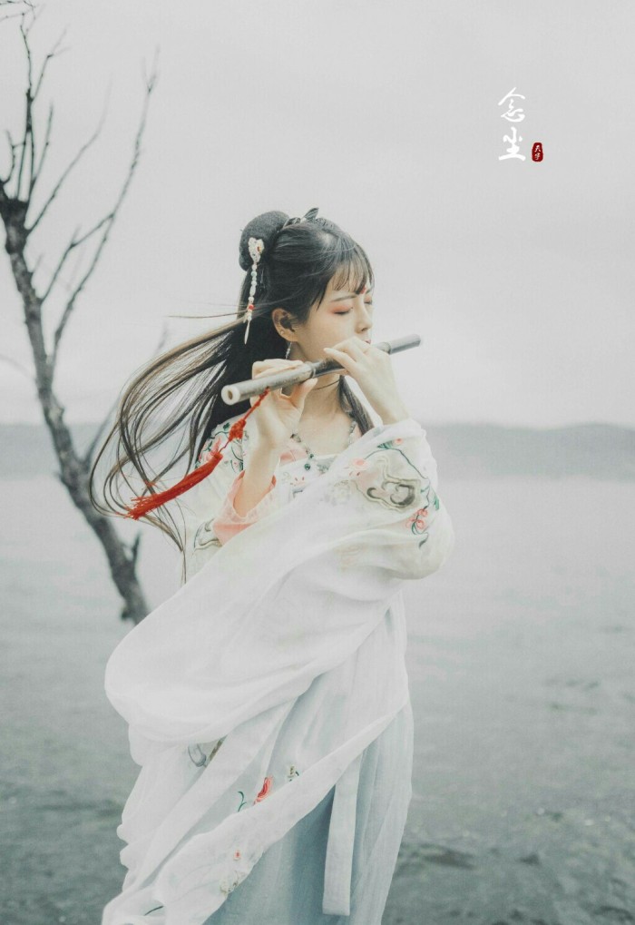 古风汉服女 真人 侵删