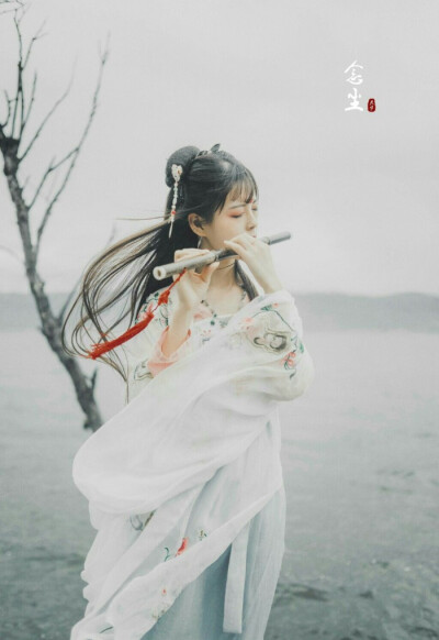 古风汉服女 真人 侵删