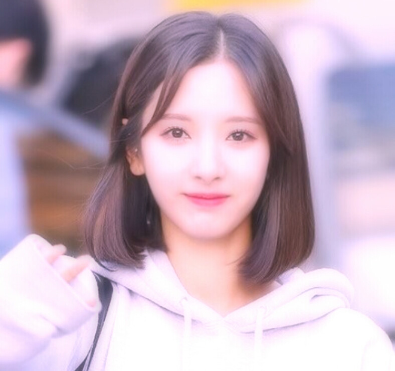 从来就不需要谁在我身边，每个人都像是隔岸观火，看我犯错