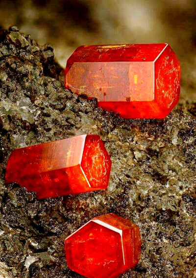 钒铅矿 Vanadinite 大糖块~~ ​​​