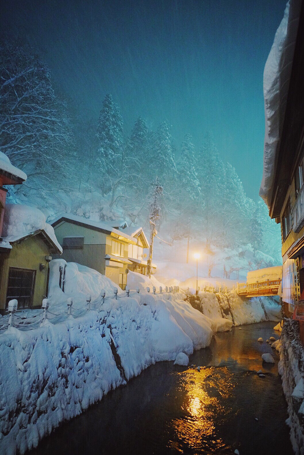 《千与千寻》中神隐之地的原形。日本山形县银山温泉