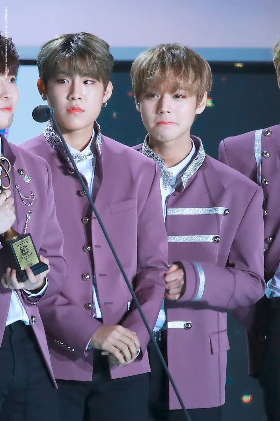 WANNAONE 朴志训 朴佑镇 金在焕
CR. logo