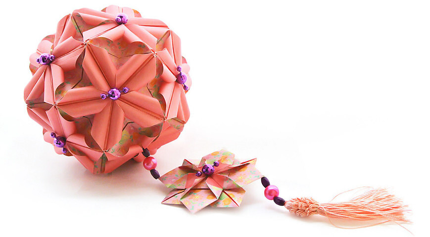 Кусудама Floral Globe
из книги Tomoko Fuse ?Lovely Kusudama Flower Ball? стр. 28-29
Размер бумаги 9,8 на 4,9см
Размер кусудамы около 11 см