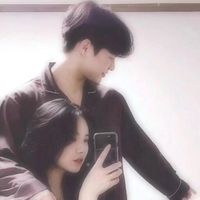 我觉得男生最帅的时候，是你生气时对他拳打