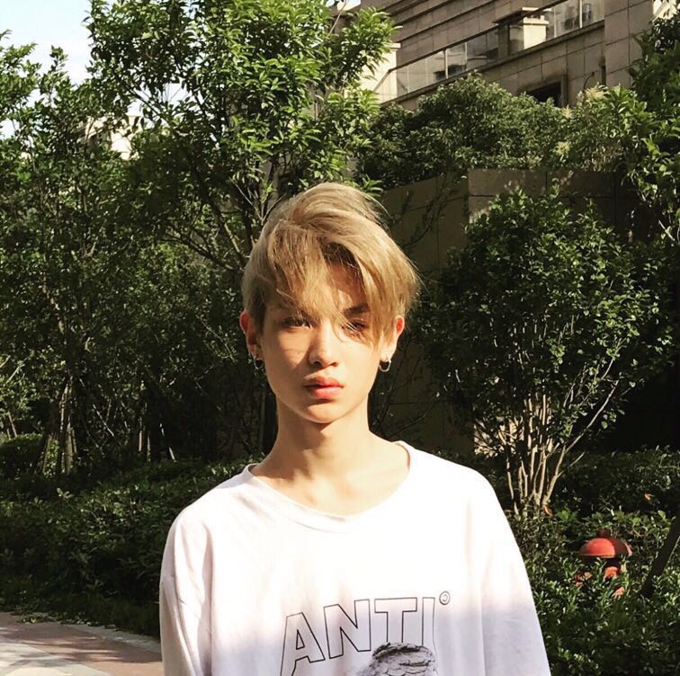 justin黄明昊 