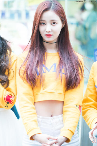 Momoland 妍雨