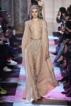 Elie Saab（艾莉·萨博）2018春夏巴黎高级定制时装秀