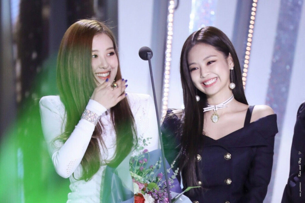 blackpink朴彩英roséjennie金智妮