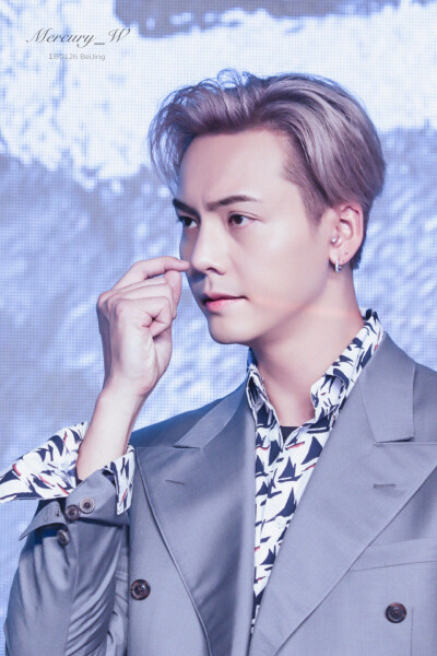 【陈伟霆 William Chan】180126 电影战神纪 万象更新新春发布会 960 x 1440 px (图源: 微博@Mercury_W陈伟霆个站 weibo.com/6398967015/G0xDQ8ZGg)