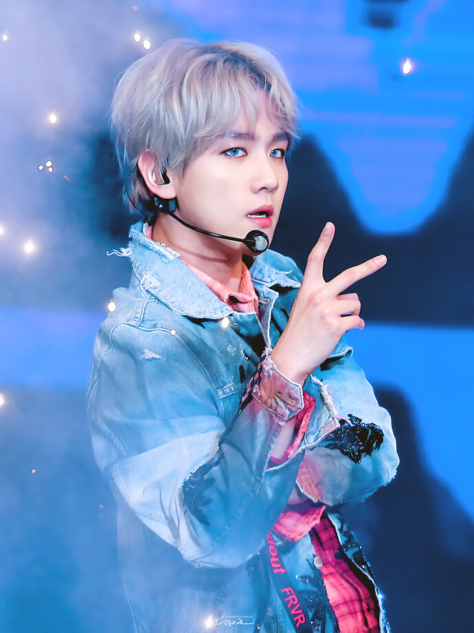 #边伯贤0130亮相六周年#+#BAEKHYUN#+【simkooong】180111+金唱片+更推2P