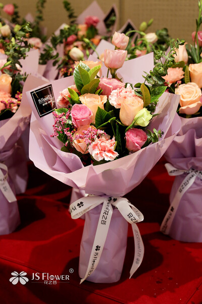 颁奖花束，年会花束、向日葵花束、活动花束