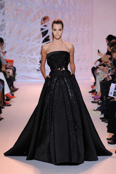 Zuhair Murad（祖海·慕拉）于巴黎高定时装周发布2014年秋冬高级定制系列