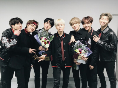 #金泰亨##金泰亨纪录创造者# 【180125】官推更新V相关：[#오늘의방탄] 서울가요대상에서 대상을 받은 /방탄소년단 너무 추웠던 오늘 가장 따뜻하고 큰 상을 받게 해준 아미여러분 정말정말 고맙습니다! #BTS（转载请…