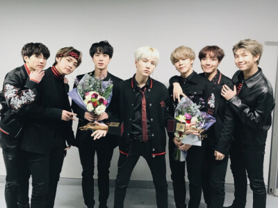 #金泰亨##金泰亨纪录创造者# 【180125】官推更新V相关：[#오늘의방탄] 서울가요대상에서 대상을 받은 /방탄소년단 너무 추웠던 오늘 가장 따뜻하고 큰 상을 받게 해준 아미여러분 정말정말 고맙습니다! #BTS（转载请…