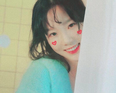 金泰妍.
Taeyeon.