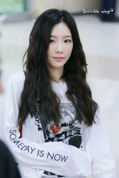 金泰妍.
Taeyeon.