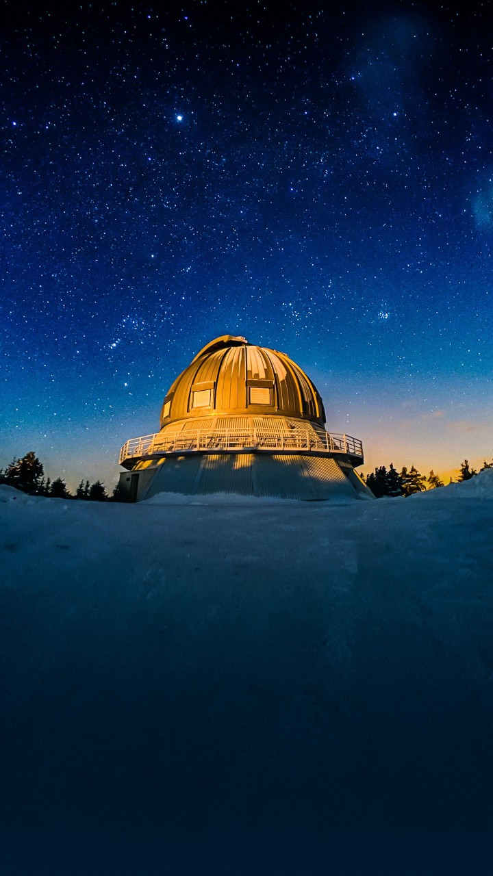 人类通过天文台，观赏璀璨的星空，探知宇宙的奥秘和世间万象。?壹刻传媒