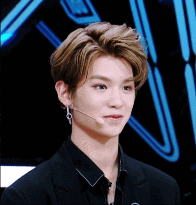 Justin 黄明昊 贾富贵