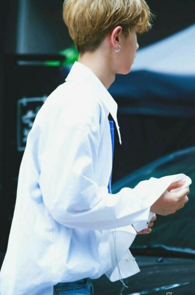 Justin 黄明昊 贾富贵