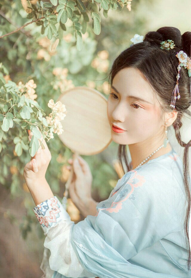 汉服 出镜：@-霜兔- 