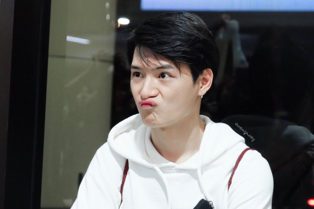 泰剧一年生 王慧侦 暖暖 阿日学长 Arthit KristPerawat
cr.Twitter:@logo