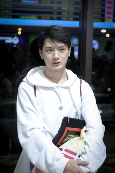 泰剧一年生 王慧侦 暖暖 阿日学长 Arthit KristPerawat
cr.Twitter:@logo