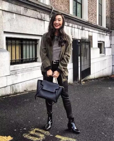 真的不敢相信她只有158cm，她是来自荷兰的亚裔时尚博主Levi Nguyen
喜欢她的小伙伴可以围观她的INS：@tlnique。喜欢把衣服扎进去，利用腰带显高，很喜欢她的穿搭风格～
