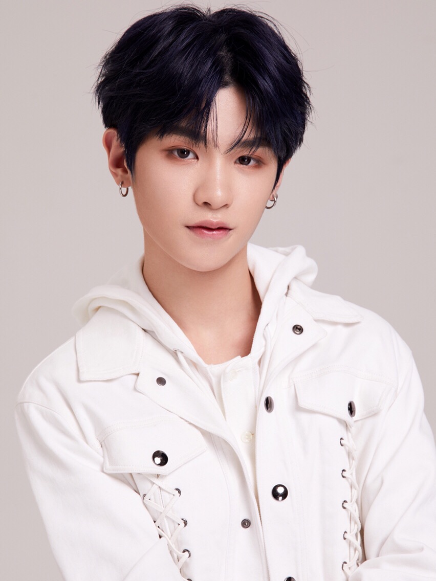 justin黄明昊