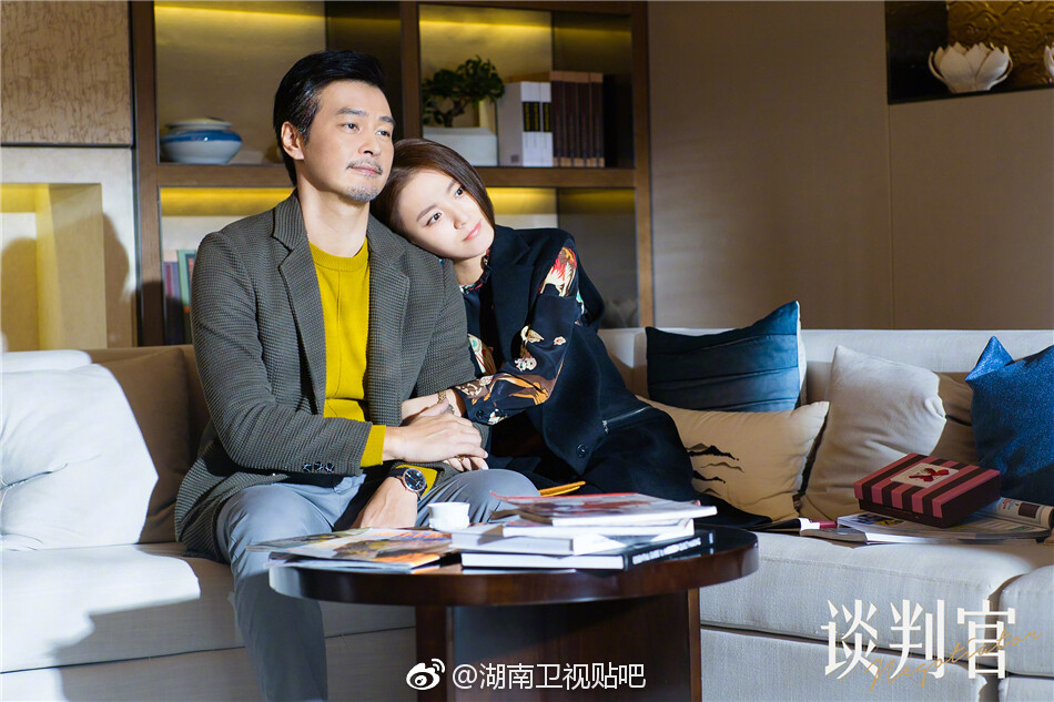 杨幂、黄子韬“怼宠”海报出炉~谈判官后天芒果TV全网首播！！终于找到解锁剧荒的新姿态了~#上芒果TV看谈判官# ​