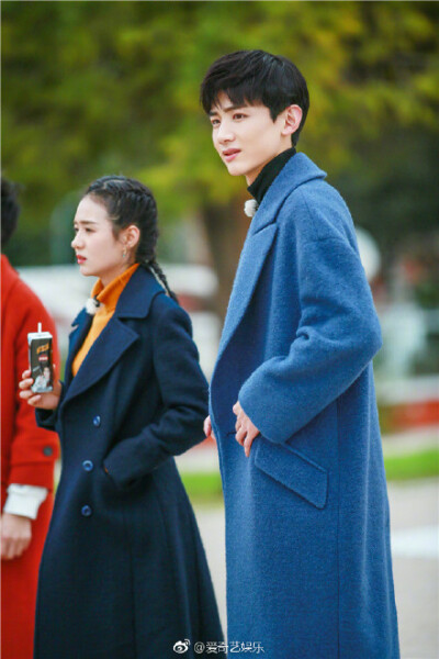 白敬亭郑合惠子<颜值夫妇>
《二十四小时》