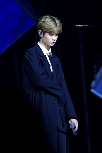 Justin 黄明昊 贾富贵